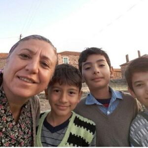 Abdurrahman Tutar Instagram - Çok yakında #eskiköyeyeniadet filmi  @julisanat yapım ile geliyor. @morrissanat  topluluğunun @moyyistiyatro çocuk oyuncularının da rol aldığı efsane komik bir film muhtesem hikaye ile karşınıza çıkacak. ☺ Çanakkale Cast:  @cast17_official #julisanat #morrissanat #moyyistiyatro #bulentemrahparlak #nailkirmizigul #burcugonderparlak #gulhantekin #hakibicici #gursugur #osmanakca #fusundemirel #meltemyilmazkaya #muhammedcangoren #alirizakubilay #alirizatanyeli #abdurrahmantutar #elvanaltinok #furkanmuratkalkan #bkm #atutarr