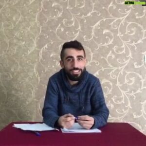 Abdurrahman Tutar Instagram - "BOŞ" Muhabbetler versiyon 1. 
Hemen yorum olarak bir soru sor ve dünyanın en mantıksız cevaplarını mantıklıymış gibi bir sonra ki videoda sizinle paylaşayım. 😂 
İstersen mesaj at, sorularınla beraber "Boş" muhabbet yapalım. 😂