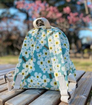 Abe Junko Instagram - 🌸

#ハンドメイド 沼にすっかりハマってしまった…😍💕
リュックサックを手作りする日が来るとは
びっくりΣ(-᷅_-᷄๑)!

サイドポケットや前ポケットを作って
たくさん入るようにしました♡

完成するとやっぱりうれしいなぁぁ〜🌸🌸

#純子のハンドメイドはじめました 
#ハンドメイドリュック #リュックサック 
#スマイリーリュック #ミシン #ミシン初心者
#手作り #handmadebackpack #妊娠中の過ごし方