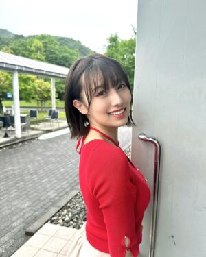 Abe Wakana Instagram - 赤が大好きです♡

あんまりイメージは無いかもしれないけど…
赤を身につけてた写真をいっぱい集めてみました💃👠

どれがお気に入りですか？🍷

#dazzlin#きれいめコーデ#大人カジュアル#赤