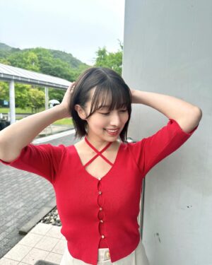 Abe Wakana Instagram - 赤が大好きです♡

あんまりイメージは無いかもしれないけど…
赤を身につけてた写真をいっぱい集めてみました💃👠

どれがお気に入りですか？🍷

#dazzlin#きれいめコーデ#大人カジュアル#赤
