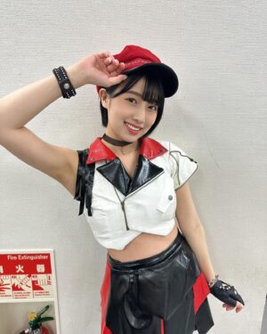 Abe Wakana Instagram - 赤が大好きです♡

あんまりイメージは無いかもしれないけど…
赤を身につけてた写真をいっぱい集めてみました💃👠

どれがお気に入りですか？🍷

#dazzlin#きれいめコーデ#大人カジュアル#赤