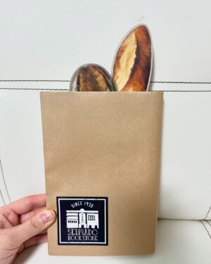 Abe Wakana Instagram - ずーっと行きたかった「正和堂書店」さん！
大阪鶴見にある街の本屋さんなんですが…

オリジナルブックカバーがとても可愛いんです！📚

選べない！興奮していっぱい買っちゃった！
本屋さん帰りとは思えない！

7枚目は、中身が分からないおすすめ本という激アツ演出…
多分読みたかったあれだろうなと思ったので迷わず購入。

大好きなかりんとうまで売ってて、もうたまらん…！

店内も広くて、本当に素敵な空間でした。
買った本はまた動画にまとめて載せます📚

#本#読書#正和堂書店#ブックカバー