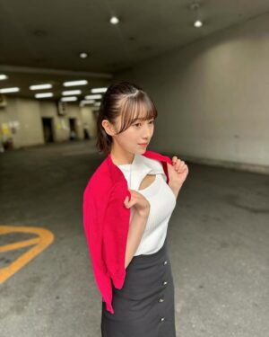 Abe Wakana Instagram - 最近は、iPhoneのポートレートモードで撮るのに
ハマっています📸
画質が綺麗に撮れる！！

実は背中も…あちこち開いてるお洋服でお送りしました🫣