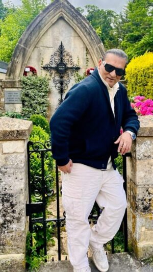 Abhijeet Bhattacharya Instagram - E Naznin Suno Na #cotswold #england