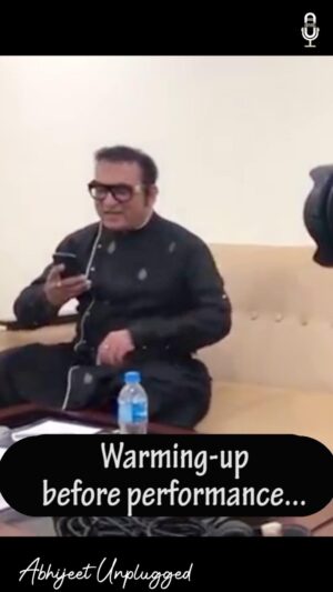 Abhijeet Bhattacharya Instagram - Warming-Up before Performance!!

#abhijeetunplugged
#abhijeetsongs
#Roshnise
#riyaaz
#stageshow
#abhijeetfans
#bollywood
#bollywoodmusic