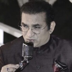 Abhijeet Bhattacharya Instagram - Tumhe Kaise Main Bataun .... #dastak
#abhijeetunplugged
#abhijeetsongs
#tumhekaisemainbataun
#abhijeetfans
#teamabhijeet
#sushmitasen
#bollywoodclassics
#bollywoodmusic
#bollywoodsongs
#rajeshroshan
#javedakhtar
#sharadkapoor