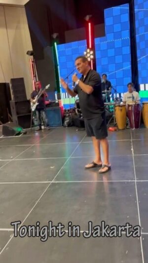 Abhijeet Bhattacharya Instagram - ABHIJEET Live...3rd Feb..'Pyar Ka Mausam'  #jakarta #kelapagading #mahakasquarestadium @abhijeetunplugged
#abhijeetunplugged
#abhijeetsongs
#teamabhijeet
#bollywoodsongs
#AbhijeetLive
#sunonasunona
#bollywoodmusic
#abhijeetfans
#abhijeetliveinconcert
#bollywoodmusic
#ZeeBangla
#zee
#ZeeTV
#zeeentertainment
