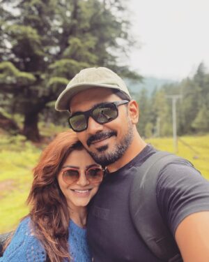 Abhinav Shukla Instagram - With the blessings of Mahadev  its 5 years ! ❤️ Same trek where i had planned on proposing her! #churdhar  @rubinadilaik together, stronger, fitter & younger !  Oh BTW thats sunscreen on my beard!