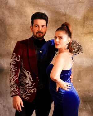 Abhinav Shukla Instagram - Witnessed 71st Miss World 
.
:
.
.
Styled by @stylingbyvictor @sohail__mughal___ 
Earrings: @shhimmerz_jewellery 
Rings: @adan_creation_ 
.
.

Abhinav’s suit @desiredesignstudio_ @nexazing__ 
Styling team @styleby_antara @sanzimehta777