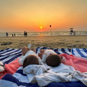Abhinav Shukla Instagram - Chilling like a Boss : E & J are 3 months today ! 👼🏻👼🏻🥰