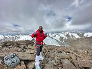 Abhinav Shukla Instagram - Successfully Summited UT Kangri (6070 mtrs) on 29th July at 0900 hrs . Special thanks to @mingmadai8000er and myself. 😀.. To my family and @rubinadilaik for believing in me & @cho_expeditions 🙏🏻