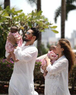 Abhinav Shukla Instagram - E & J’s First Holi 👼🏻👼🏻. @theshilpaagnihotri @rubinadilaik  #holi  Outfit @lucknowicrafts
Styled @stylingbyvictor @sohail__mughal___.