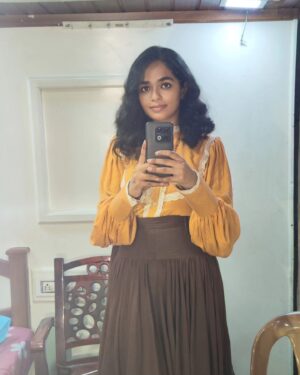 Abhirami Bose Instagram - I would totally raid Anna's closet. Wouldn't know where to wear them in 2024 though🌝
.
.
.
Pretty costumes courtesy - Very talented @the_dinodavis 🌻

#phoenix #primevideo
