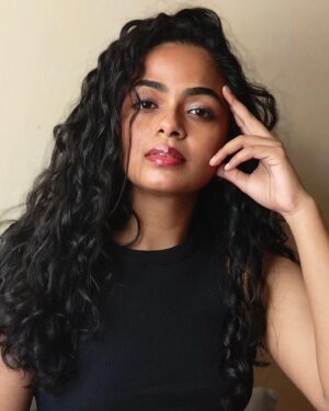 Abhirami Bose Instagram - Curly girl season is back 👩🏽‍🦱🖤