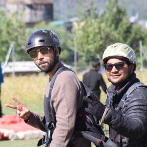 Abhishek Banerjee Instagram - Worlds second highest peak for paragliding!! Accomplished 🤘💪.. 
video coming soon guys 🙅‍♂️

@dhauladhar_sky_sports pilot thank you sir the wonderful experience 🫶

#paragliding #adventure #bir #incredibleindia #actor #actorslife