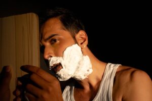 Abhishek Banerjee Instagram - Shave of the day 😉

@trunkmotionpictures 
@ryan_cube
@palka_sodhi

#shaveoftheday #poser #photoshoot #actor #actorslife
