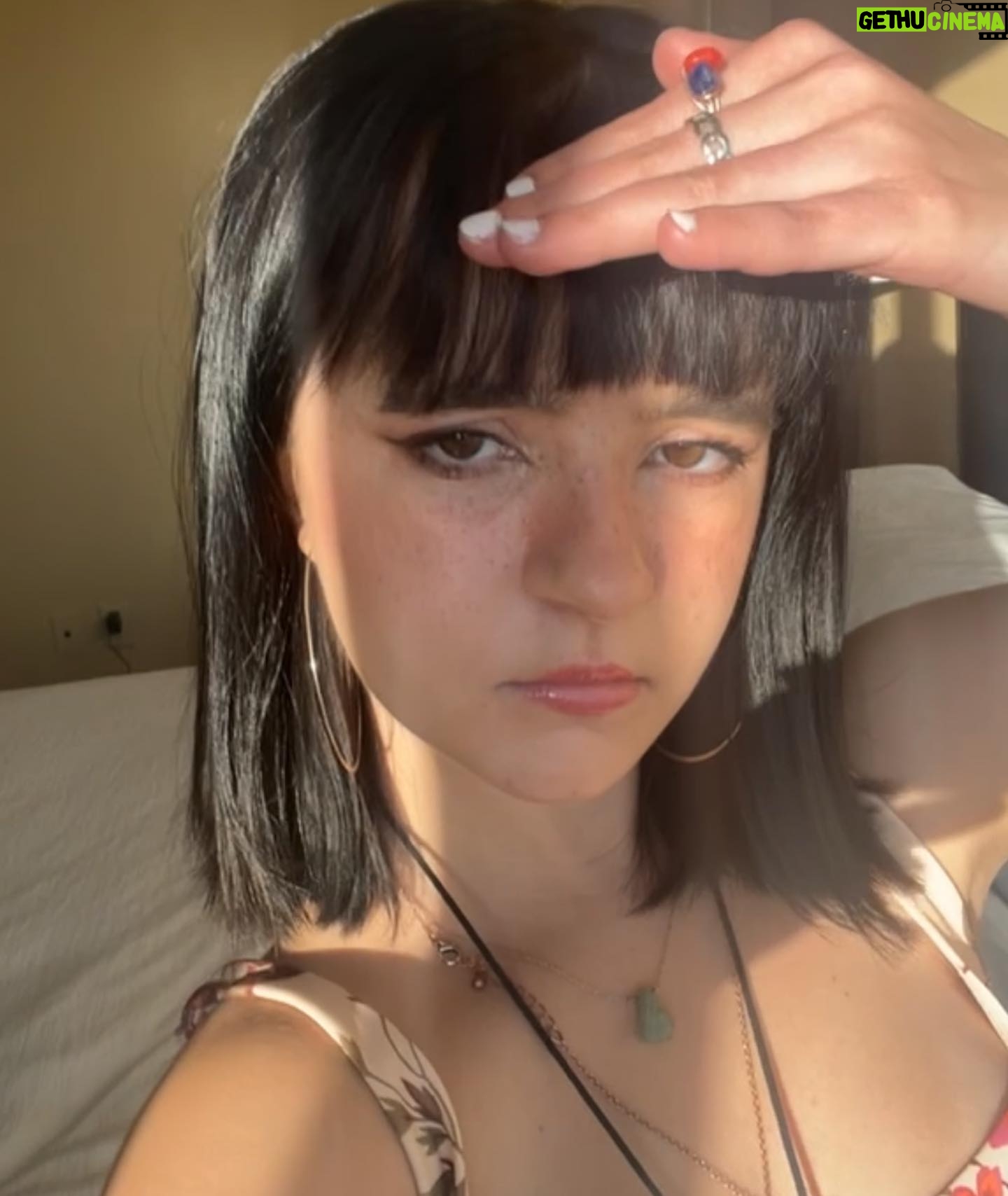 Abi Monterey - 1.4K Likes - Many pics of one outfit