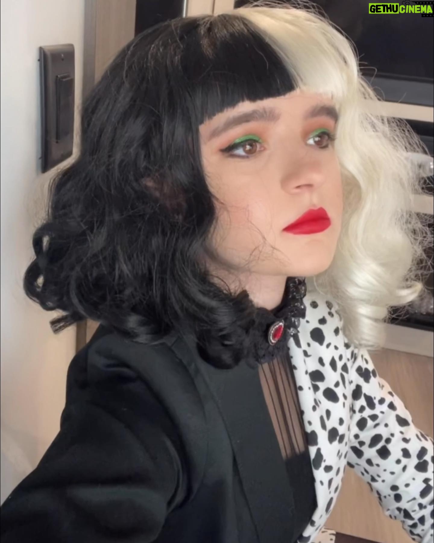 Abi Monterey - 3.1K Likes - Behind the scenes! Go watch Curse of Bridge Hollow on @netflix 😈