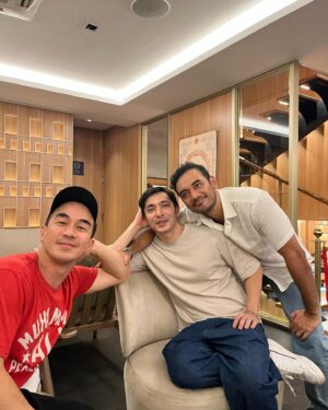 Abimana Aryasatya Instagram - karena mas @bayu_ario posting jadi saya posting juga foto trio bapak-bapak bersama @joe_taslim