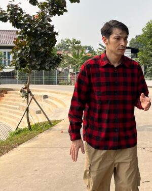 Abimana Aryasatya Instagram - behind the scene jadi patung.