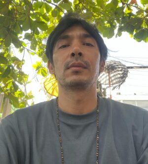 Abimana Aryasatya Instagram - kembali lagi bersama selfie dan pose bapak-bapak.