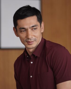 Abimana Aryasatya Instagram - jadi menurut kalian love languange nya Aksan apa?

btw eps 5 udah tayang hari ini.

#marriagewithbenefitstheseries hanya di @viuindonesia