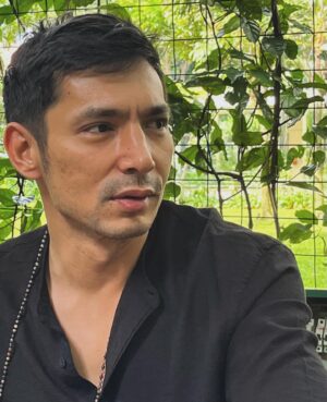 Abimana Aryasatya Instagram - bengong-bengong tiba-tiba akhir tahun.