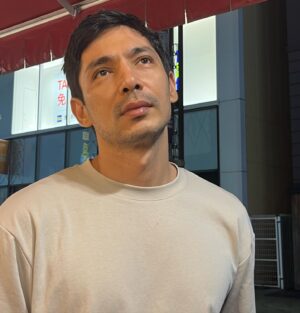 Abimana Aryasatya Instagram - Seluruh kota merupakan tempat bermain yang asyik ~

#yangnyanyikalah