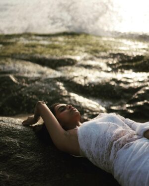 Abitha Venkat Instagram - 🌊🌥️
On cam: @anitakamaraj 
.
..
#onesunnyday #beachphotography #kovalam #chennai #instagood #modelphotography #sand #india #netruavalirundhal
