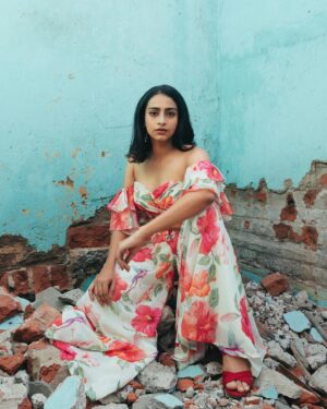 Abitha Venkat Instagram - Sun tans and SPFs. What would we all do without these summers? ☀️
.
..
#summer #photography #model #laughs #chennai #india #actor #suntan
