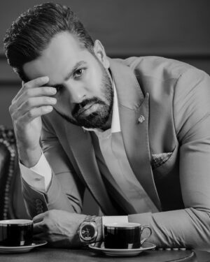 Abolfazl Mousavi Instagram - 🌹

خدایا
گاهی مرا در آغوش بگیر ...
وقتی در محاصره ی مشکلاتم و تنها پناهگاهم تویی
وقتی تمام تلاشم را کرده ام ، خسته ام و‌ دلم کمی سکوت میخواهد ، کمی آرامش ، کمی تسکین
بی خبر از راه برس و مرا بغل کن
باور کن آدم جا زدن نیستم !
اما ؛
از یک جایی به بعد بگو که با هم درستش میکنیم ،
از یک جایی به بعد خودت برایم معجزه کن ! 🤲🏻

#mousic #photo #singer #consert #live #mousicpop #abolfazlmousavi
#instagram #instagood #mood #photographer #photography #photography📷 #photograph #modelling #model

#موزیک #عکس #خواننده #کنسرت #لایو #عکاس #عکاسی #مدل