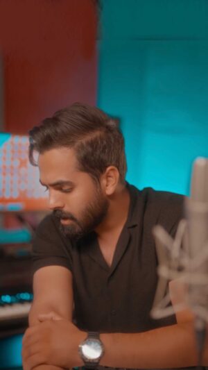 Abolfazl Mousavi Instagram - ❤️
موزیک دلی “بی تو” تقدیم 
نگاهای قشنگتون😍❤️

Production participation : @mohsenmousavi.i ❤️❤️
Arrangements - Mix & mastering : @fattahfathi 🎛🖥
Music manager : @arazmousavi 

Music & Lyrics : @samisharifofficial 📜✏️

Director : @hamed.hemmat.studio 

@farzan.original 🙏🏻

@shayan.sharafii 🙏🏻

#music #singer #consert #video #abolfazl_mousavi

#موزیک #خواننده  #ویدئو #تیزر #ابوالفضل_موسوی