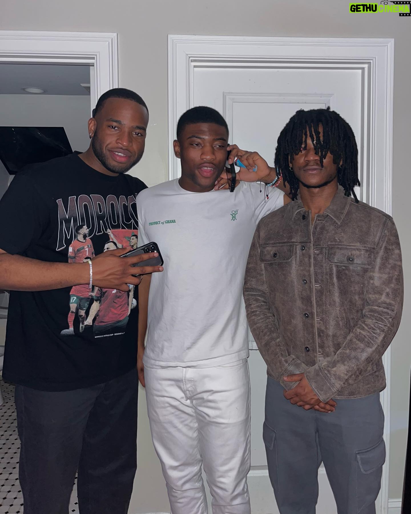 Abraham Attah - 15.5K Likes - still w the š„·šæs that i grew beside