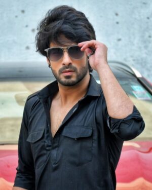 Abrar Qazi Instagram - All black!