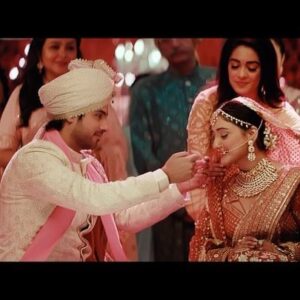 Abrar Qazi Instagram - Pyaar ke liye Patni kha rahi hai qasmein, phir kyun Pati nibha raha hai adhoori rasmein? 

Jaanne ke liye dekhiye #KumkumBhagya - Ek Nayi Shuruwaat, 7 November se, Somvaar se Shukrvaar, raat 9 baje, sirf #ZeeTV par aur kahin bhi, kabhi bhi @zee5shows par.

#EkNayiShuruwaat #Promo

@mugdha.chaphekar