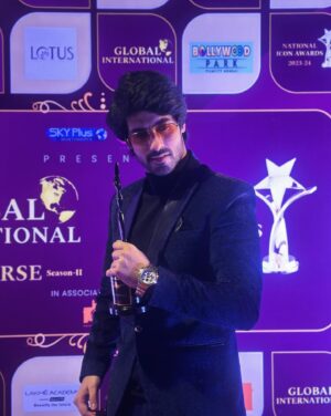 Abrar Qazi Instagram - Received #bestactormale at national icon awards! Thankyou for this recognition guys. Had a lot of fun and it feels great to be a part of an event which is working for a charitable cause. My best wishes to you❤️

Styled by @tripzarora