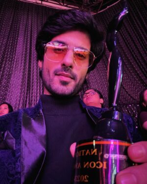 Abrar Qazi Instagram - Received #bestactormale at national icon awards! Thankyou for this recognition guys. Had a lot of fun and it feels great to be a part of an event which is working for a charitable cause. My best wishes to you❤️

Styled by @tripzarora
