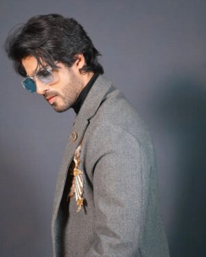 Abrar Qazi Instagram - "Life is a costume party and i attended with my real face"

Credits: @rahul___1197