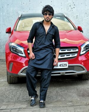 Abrar Qazi Instagram - All black!