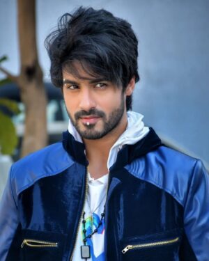 Abrar Qazi Instagram - What am i lookin at?

Credits: @rahul___1197