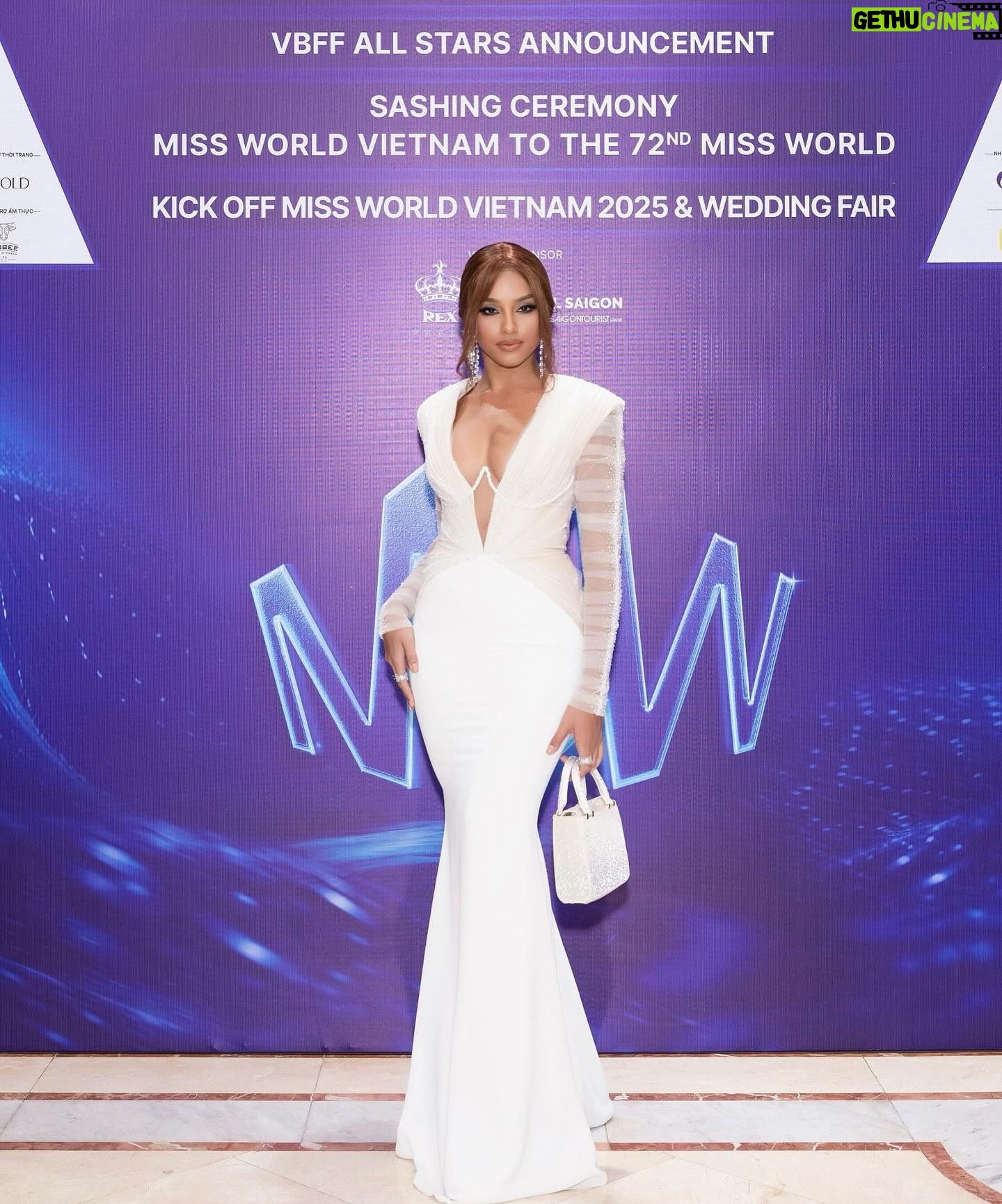Aché Abrahams - 3K Likes - Glam in Vietnam✨ #MrWorldPressConference