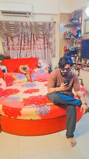 Achol Instagram - এবারের ঈদ সালামিতে আমি সত্যি সারপ্রাইজ হলাম #surprise #Eid  #surprisegift #salami #eidmubarak #eid2024 #couple #husbendwife