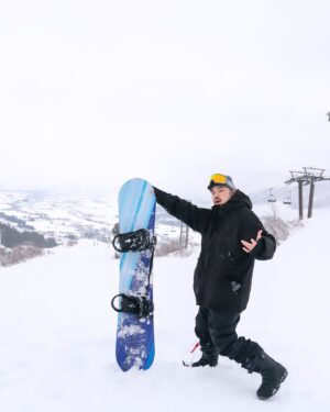 Ada Chang Instagram - 感謝iSKI 帶我來到離東京最近的
越後湯澤學習滑雪 石打丸山也好漂亮
新幹線從東京只要70分鐘就到了～

雪物嚴選不僅有全套的雪具可以租借 
還有各種尺寸的護具跟屁墊(我畢竟大尺碼
雪具店離車站走路只要一分鐘
還會協助飯店雪具店雪場的接駁叻

全程中文教練煌煌非常專業 都是有證照的專業教練 
非常值得信任 團體班個人班都有
大家可以看家境做選擇

聽說之後也會到別的雪場駐點期待一下
在台灣上完課再到雪場怒滑吧～

感謝兩位陪伴我拍攝的朋朋
Cher 和金～～～

@iskiclub 
@iski_select