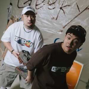 Ada Chang Instagram - 與我大tan哥超驚喜聯名企劃！巨魔來啦！！
有衣服包包襪子地墊 太舒吧！！！
全面開放預購叻～～～～～～～～～～～～～
@geeky_office