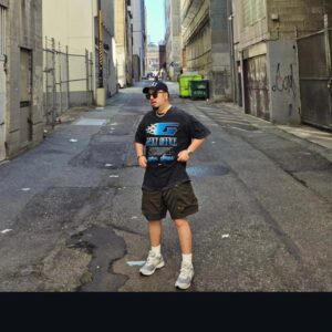 Ada Chang Instagram - 溫哥華天氣也太好  22度 大太陽
在這邊工作都不會躁鬱欸
