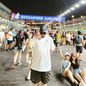 Ada Chang Instagram - 第一次來到新加坡F1現場 位子超棒
走上賽道的感覺實在太夢幻了
今年新加坡站比賽實在是非常精彩
雖然身體還沒完全康復 但真的太值得了
但我下梅賽德斯所以沒有贏錢 無法請客
#新加坡#furmula1 #飆速求生
