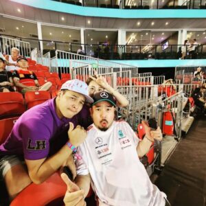 Ada Chang Instagram - 第一次來到新加坡F1現場 位子超棒
走上賽道的感覺實在太夢幻了
今年新加坡站比賽實在是非常精彩
雖然身體還沒完全康復 但真的太值得了
但我下梅賽德斯所以沒有贏錢 無法請客
#新加坡#furmula1 #飆速求生