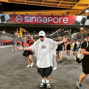 Ada Chang Instagram - 第一次來到新加坡F1現場 位子超棒
走上賽道的感覺實在太夢幻了
今年新加坡站比賽實在是非常精彩
雖然身體還沒完全康復 但真的太值得了
但我下梅賽德斯所以沒有贏錢 無法請客
#新加坡#furmula1 #飆速求生