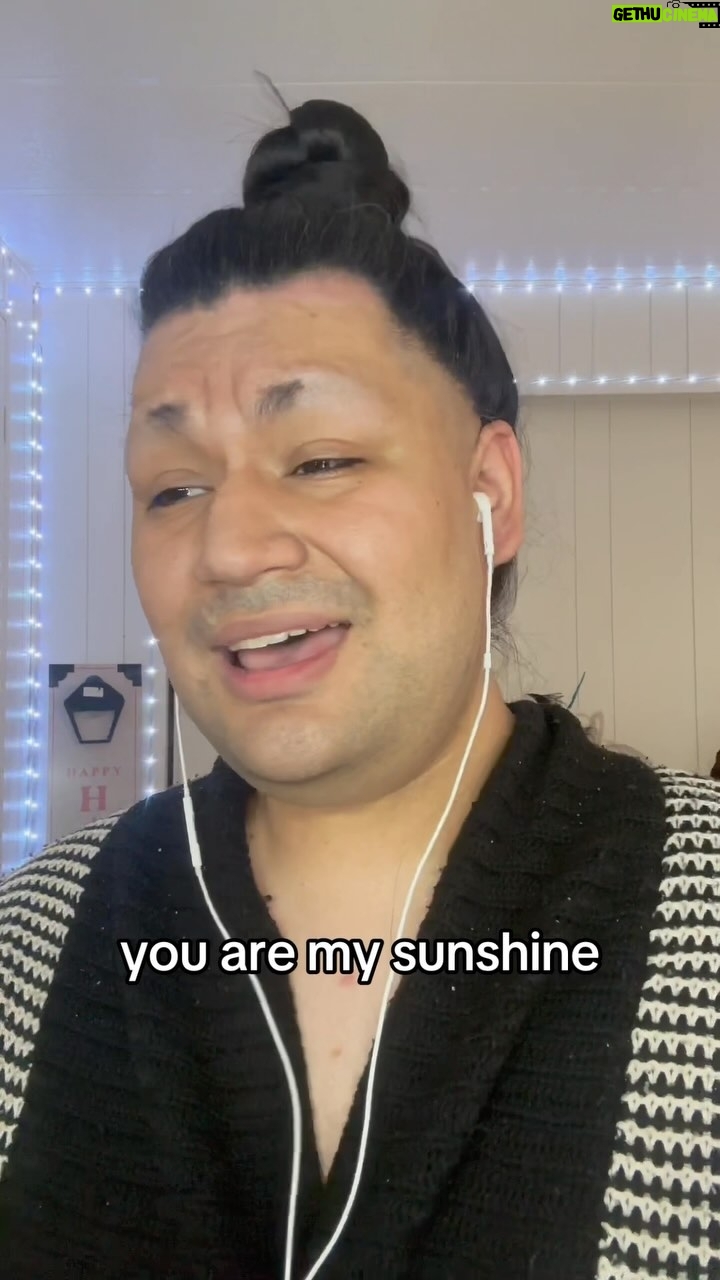 Ada Vox - 3 Likes - Tag someone or send to someone you donāt want to live without ā
ļø
Full version on ā°š±
#singing #cover #youaremysunshine #rawvocals #vocals